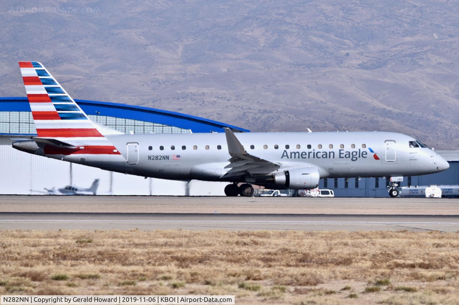 N282NN, 2019 Embraer 175LR (ERJ-170-200LR) C/N 17000810, Landing 10R.