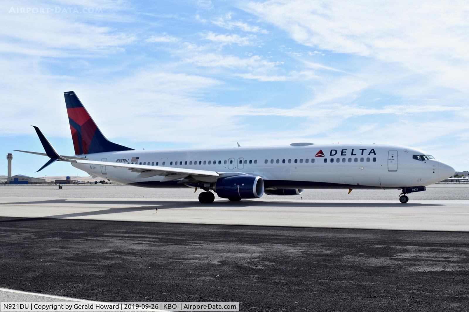 N921DU, 2019 Boeing 737-900/ER C/N 63532, Taxiing on Alpha.