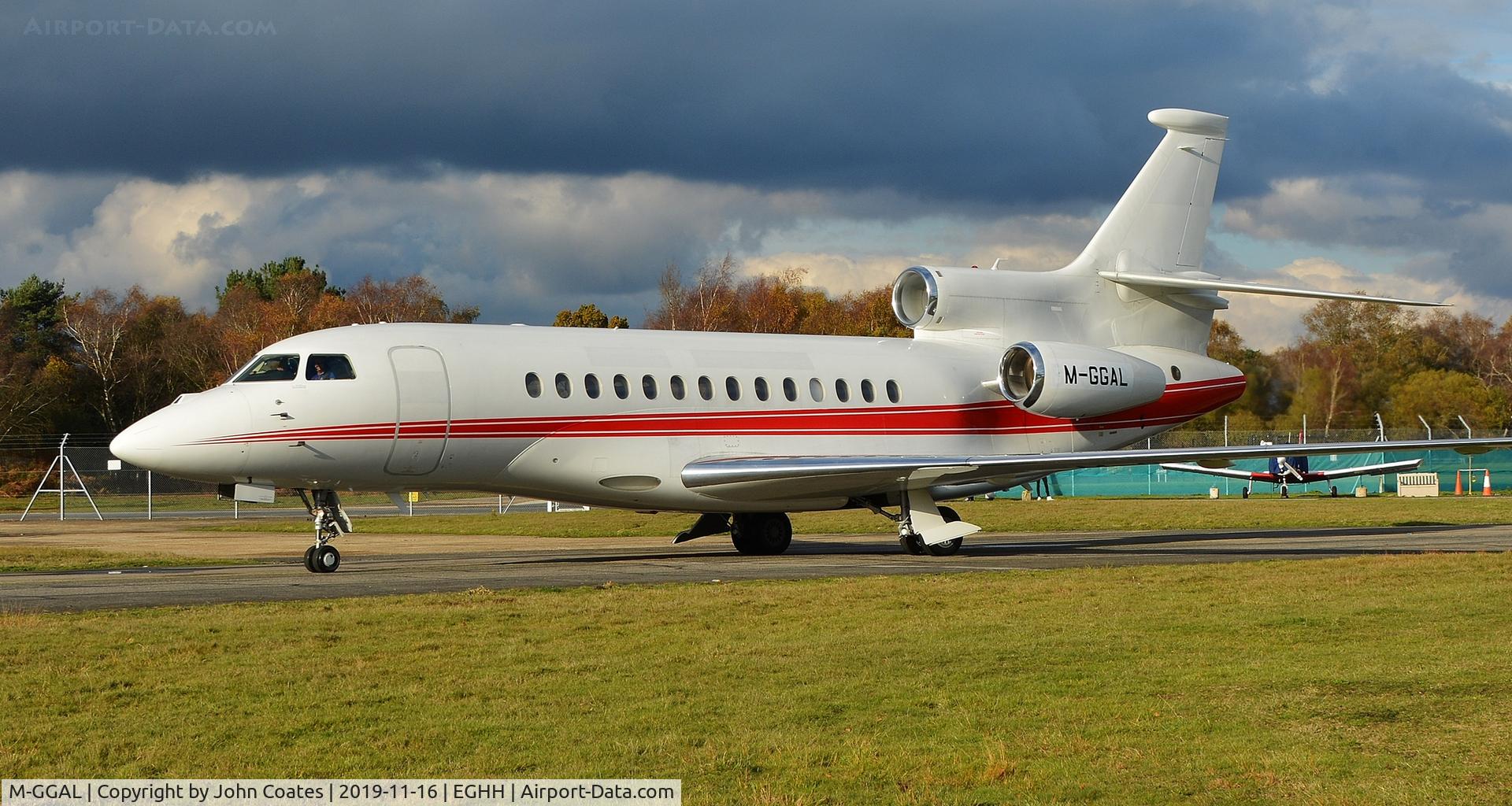 M-GGAL, 2012 Dassault Falcon 7X C/N 168, Taxiing on arrival