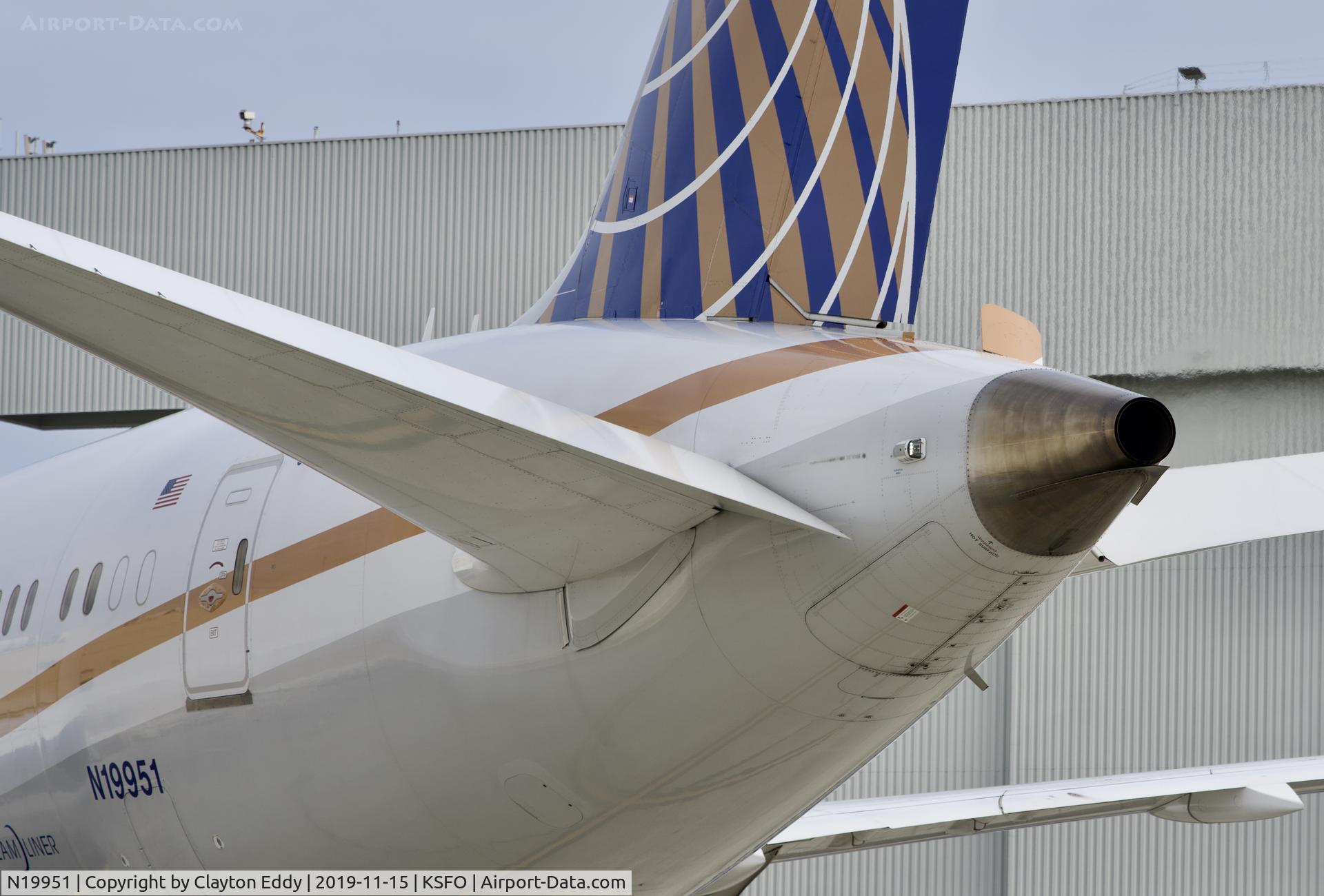 N19951, 2014 Boeing 787-9 Dreamliner C/N 36402, SFO 2019.