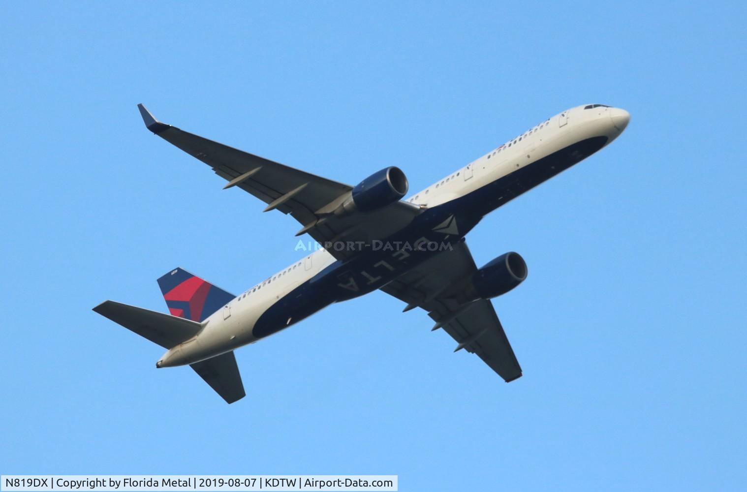 N819DX, 2004 Boeing 757-26D C/N 33959, Delta