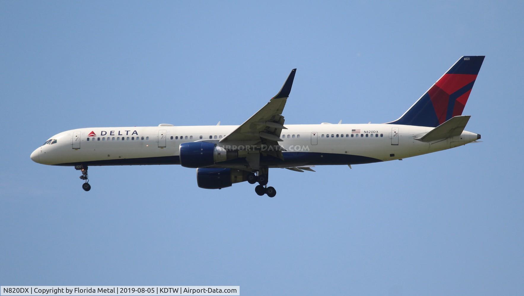 N820DX, 2004 Boeing 757-26D C/N 33960, Delta