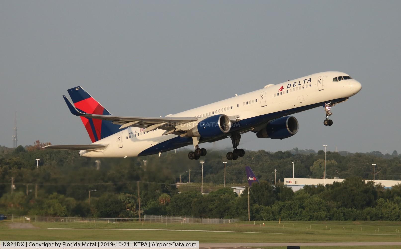 N821DX, 2004 Boeing 757-26D C/N 33961, Delta