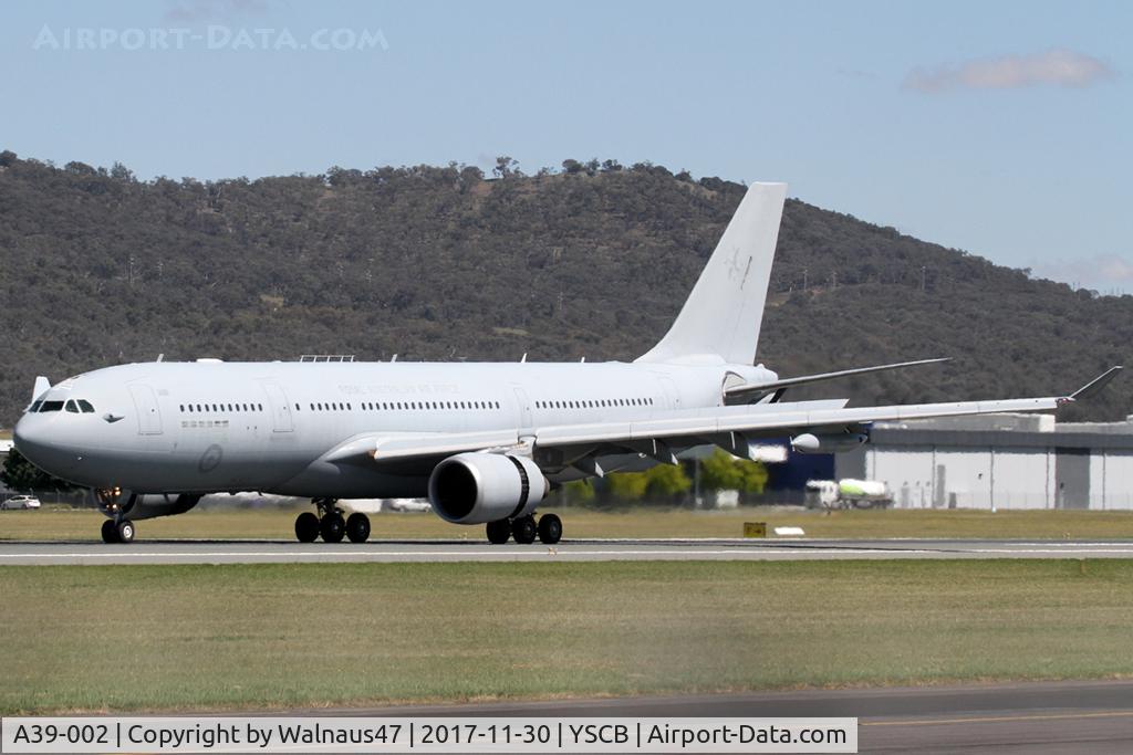 A39-002, 2008 Airbus A330-203/MRTT C/N 951, Front Portside view of RAAF A330-203 MRTT A39-002 Cn 951 rolling out after touching down on Canberra’s Rwy 17 on 30Nov2017 at 1023 hrs. The MRTT arrived at Canberra International Airport YSCB six minutes behind new Qantas B787-9 VH-ZNA.