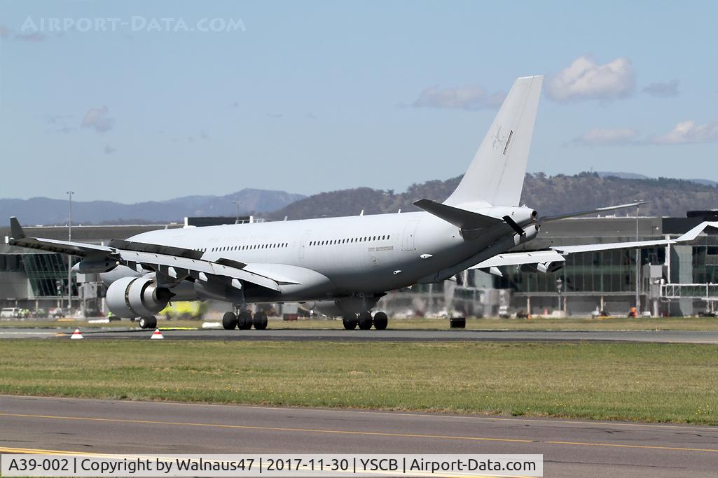 A39-002, 2008 Airbus A330-203/MRTT C/N 951, Rear Portside view of RAAF A330-203 MRTT A39-002 Cn 951 rolling out after touching down on Canberra’s Rwy 17 on 30Nov2017 at 1023 hrs. The MRTT arrived at Canberra International Airport YSCB six minutes behind Qantas B787-9 VH-ZNA.