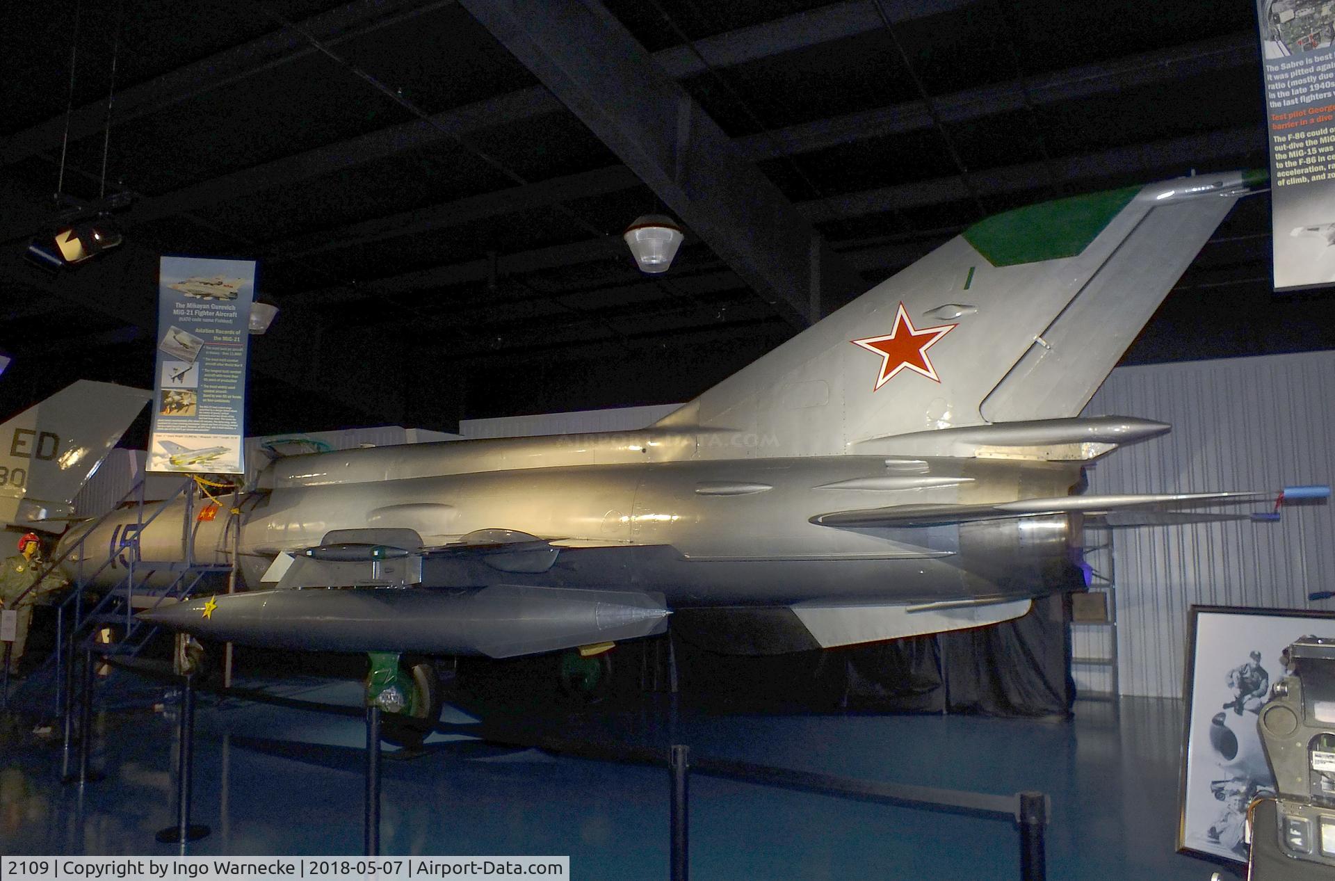 2109, 1972 Mikoyan-Gurevich MiG-21R C/N 94R021009, Mikoyan i Gurevich MiG-21R FISHBED-H, displayed as 
