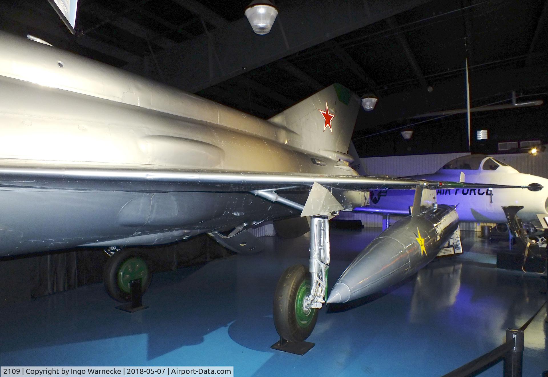 2109, 1972 Mikoyan-Gurevich MiG-21R C/N 94R021009, Mikoyan i Gurevich MiG-21R FISHBED-H, displayed as 