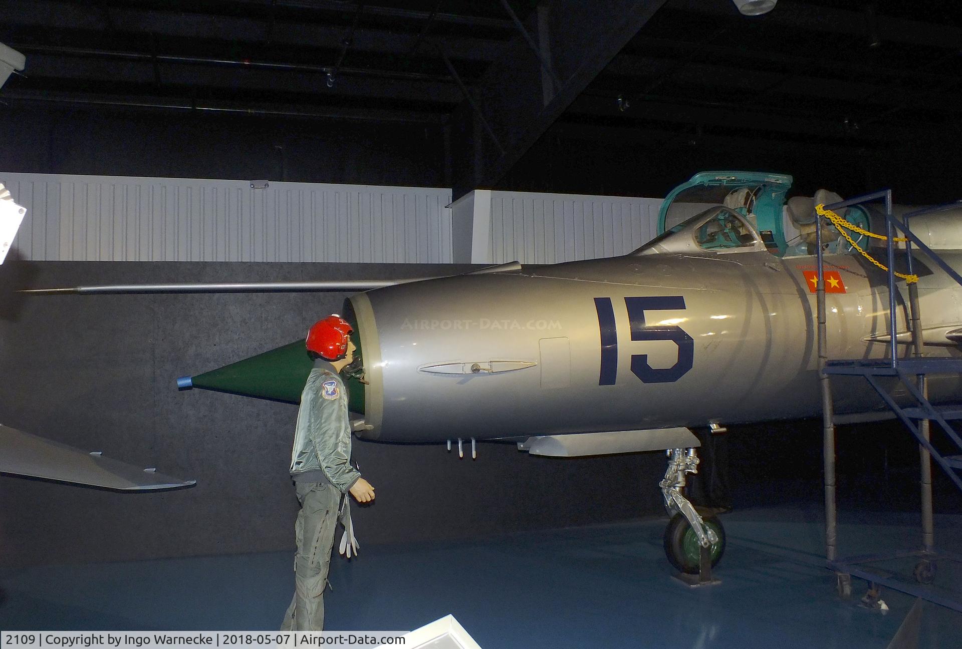 2109, 1972 Mikoyan-Gurevich MiG-21R C/N 94R021009, Mikoyan i Gurevich MiG-21R FISHBED-H, displayed as 