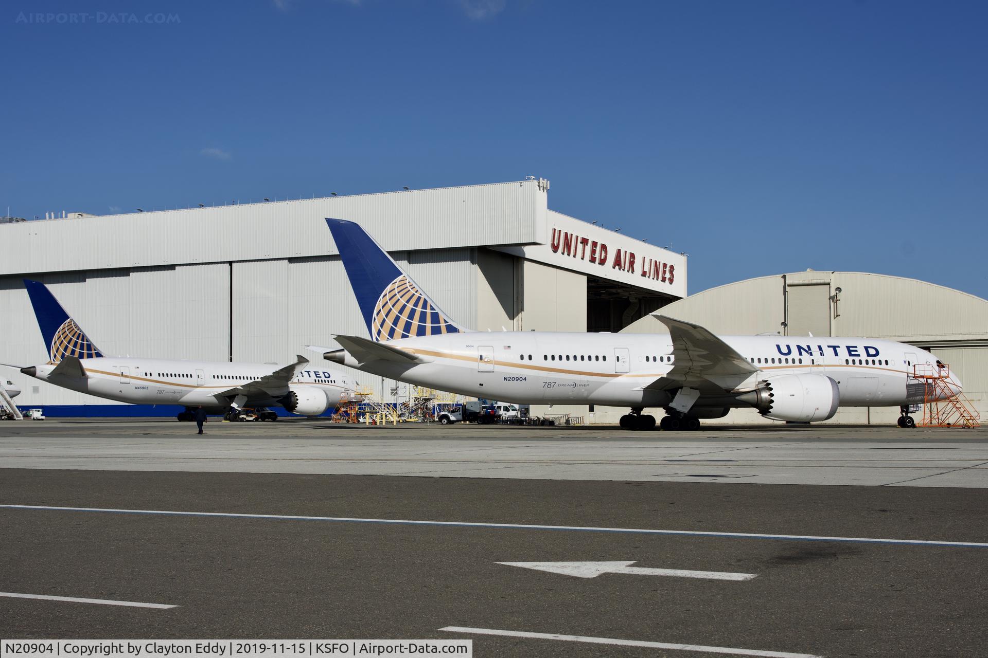 N20904, 2012 Boeing 787-8 Dreamliner C/N 34824, Sisters N20904 N45905 SFO 2019.