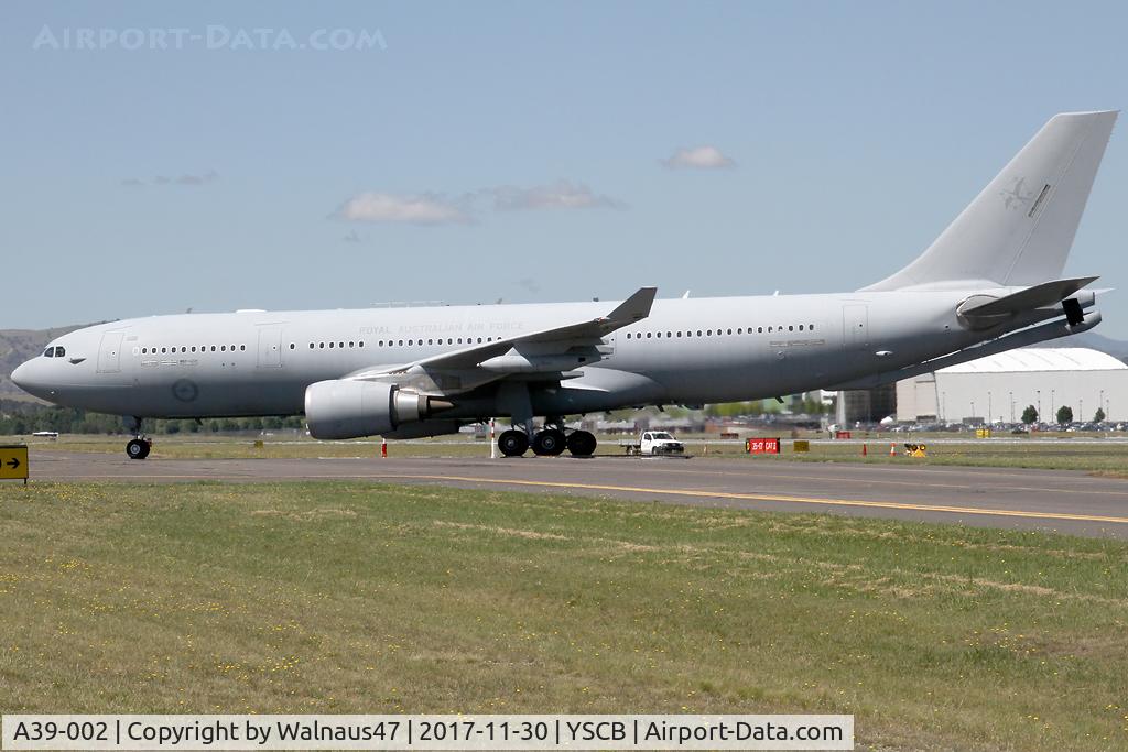 A39-002, 2008 Airbus A330-203/MRTT C/N 951, Port side view of RAAF A330-203 MRTT A39-002 Cn 951 taxying in after landing on Canberra’s Rwy 17 on 30Nov2017 at 1023 hrs. The MRTT arrived at Canberra International Airport YSCB six minutes behind new Qantas B787-9 VH-ZNA.
