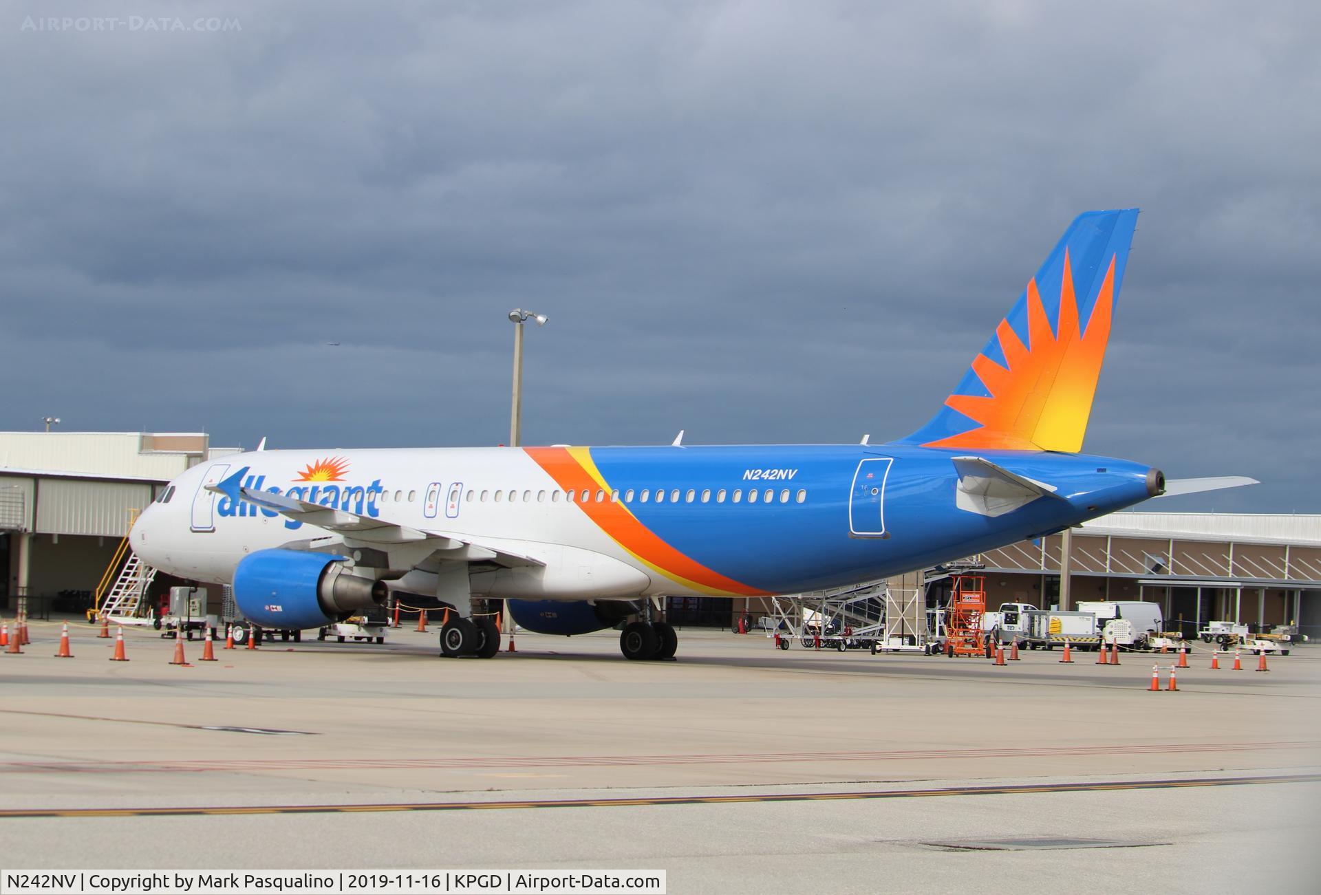 N242NV, 2001 Airbus A320-214 C/N 1396, Airbus A320-214