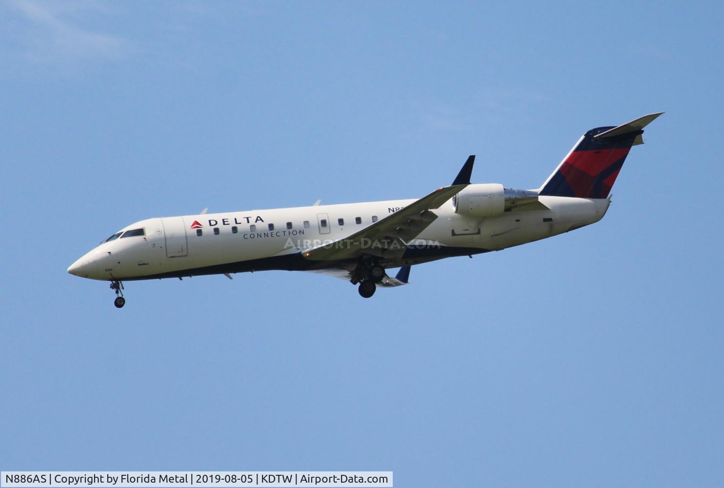 N886AS, 2001 Bombardier CRJ-200ER (CL-600-2B19) C/N 7531, Delta Connection