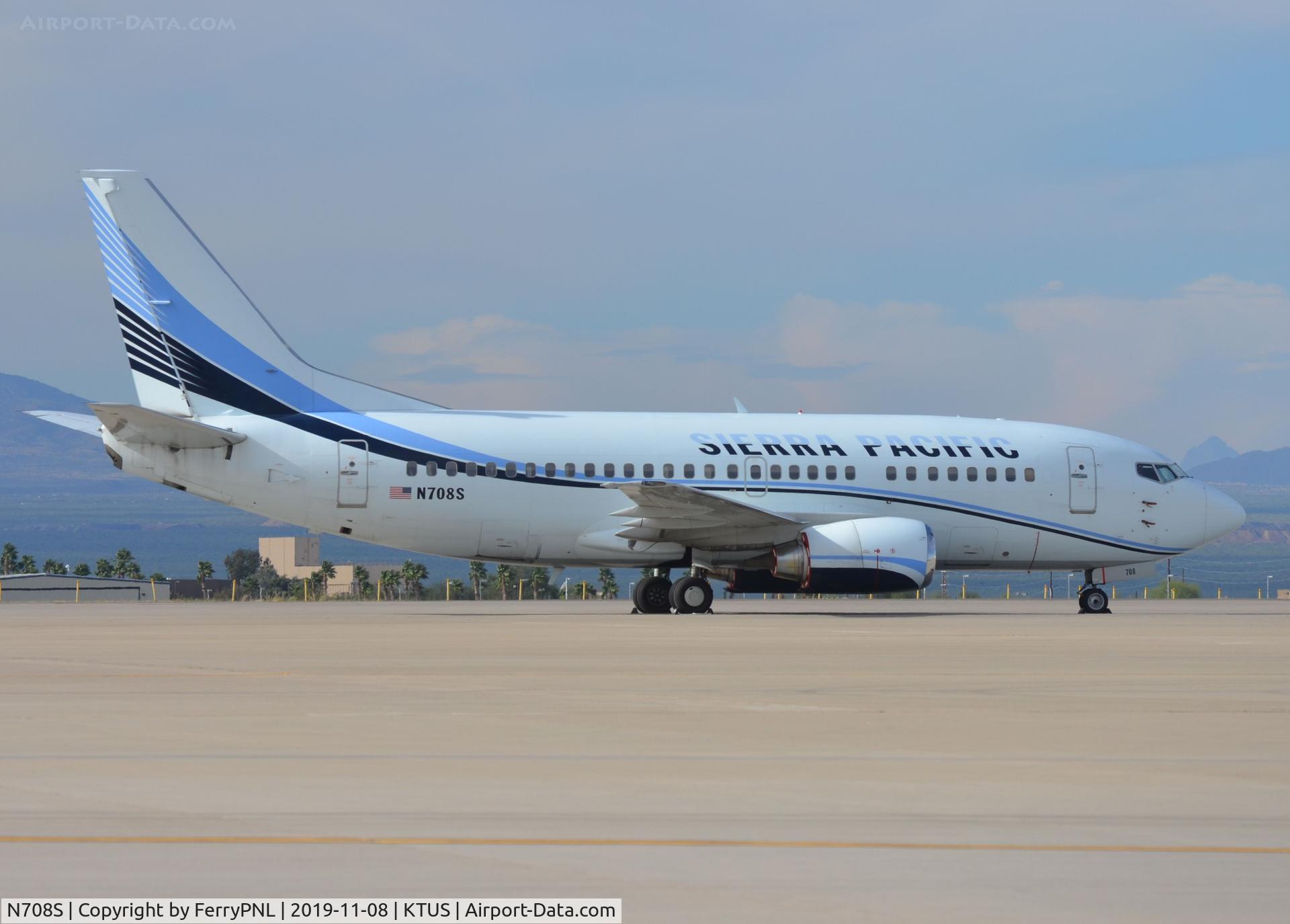 N708S, 1995 Boeing 737-528 C/N 27424, Sierra Pacific B735 waiting for its next flight in TUS