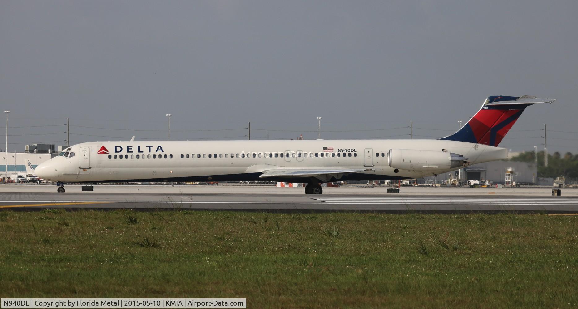 N940DL, 1989 McDonnell Douglas MD-88 C/N 49813, Delta