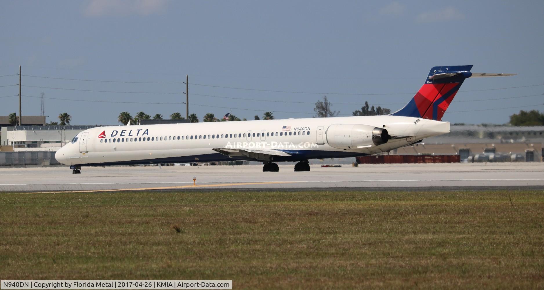 N940DN, 1997 McDonnell Douglas MD-90-30 C/N 53359, Delta