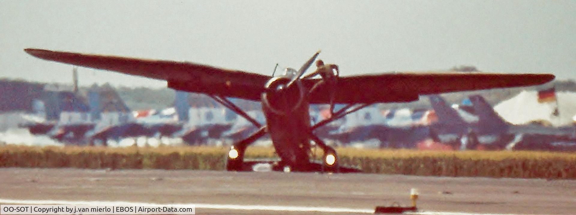 OO-SOT, 1942 Westland Lysander IIIA C/N Y1530, Landing at EBOS for an airshow and suffering a tyre burst
