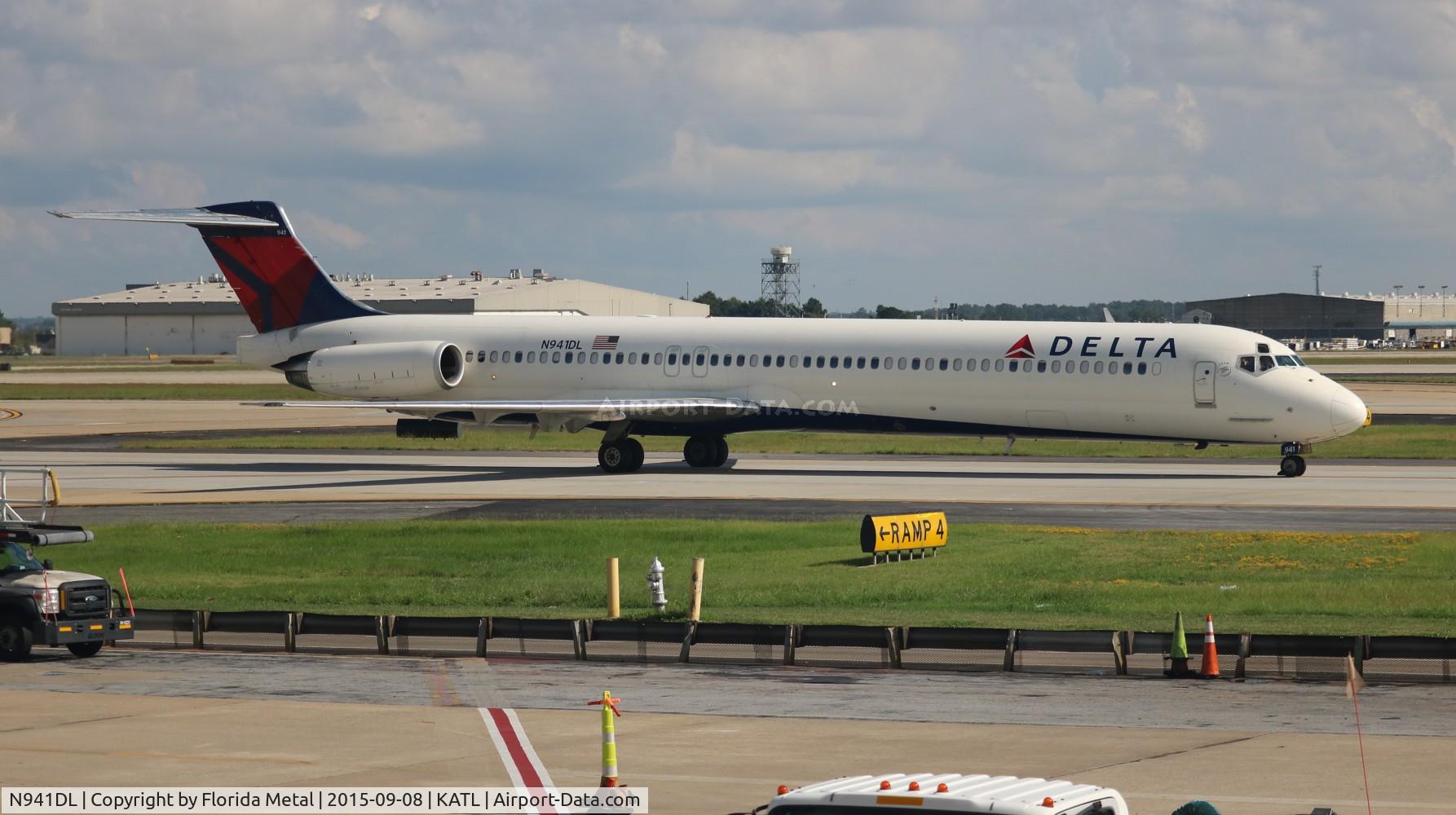 N941DL, 1989 McDonnell Douglas MD-88 C/N 49814, Delta