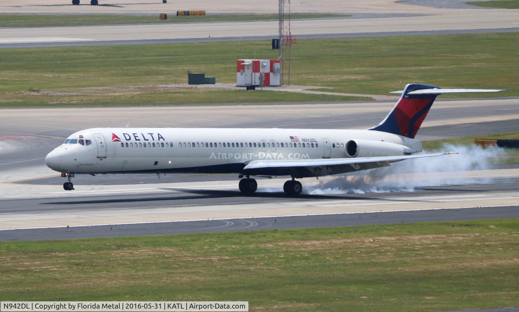 N942DL, 1989 McDonnell Douglas MD-88 C/N 49815, Delta