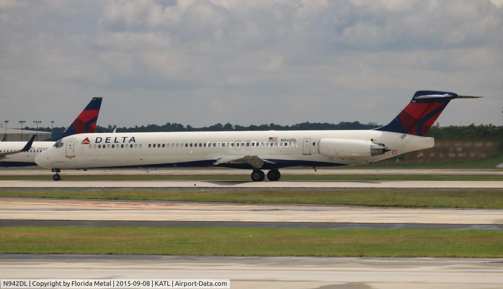 N942DL, 1989 McDonnell Douglas MD-88 C/N 49815, Delta