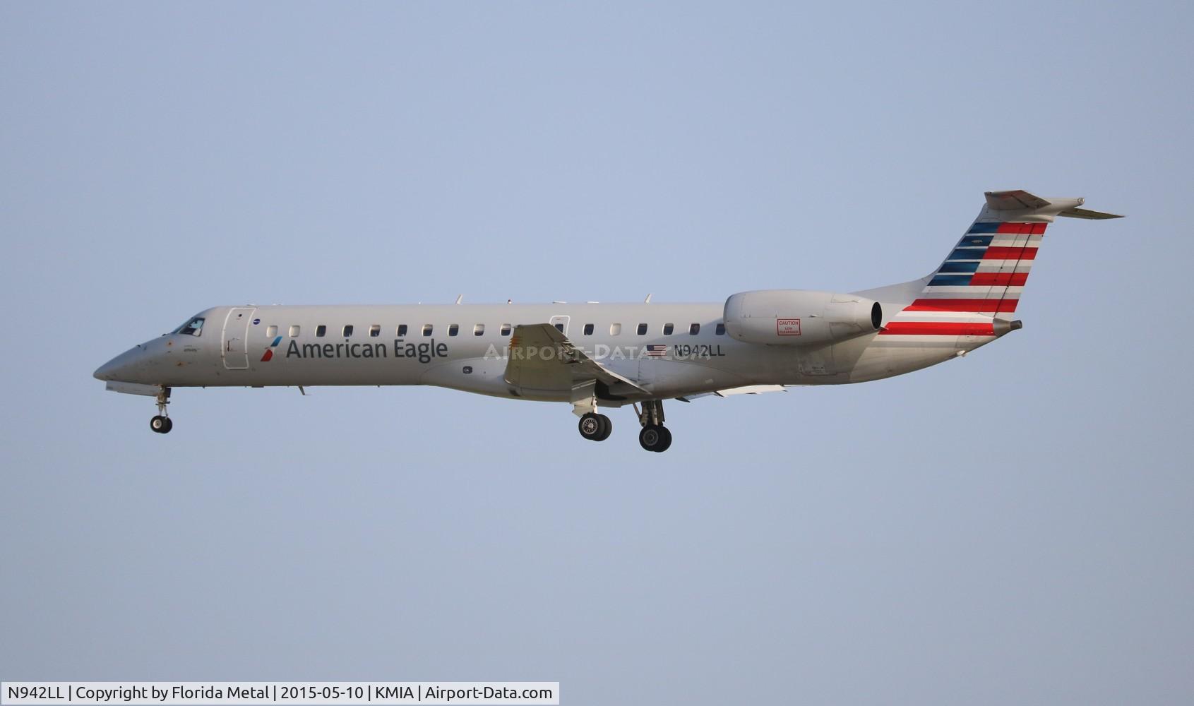 N942LL, 2005 Embraer ERJ-145LR (EMB-145LR) C/N 14500930, American Eagle
