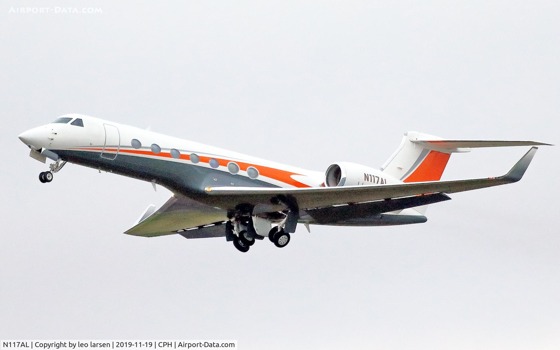 N117AL, 2010 Gulfstream Aerospace GV-SP (G550) C/N 5294, Copenhagen 19.11.2019 T/O R-22R