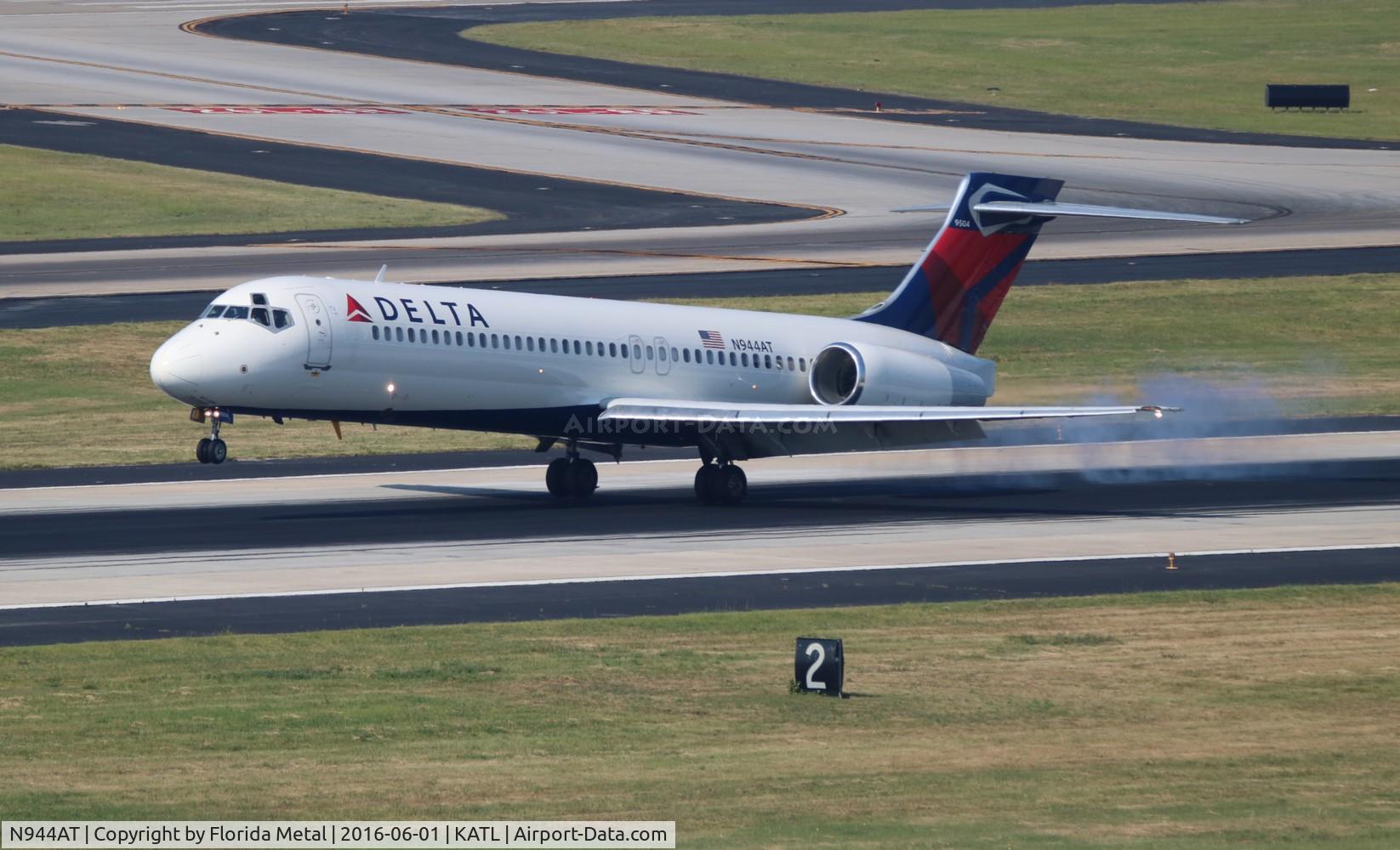 N944AT, 1999 Boeing 717-200 C/N 55007, Delta