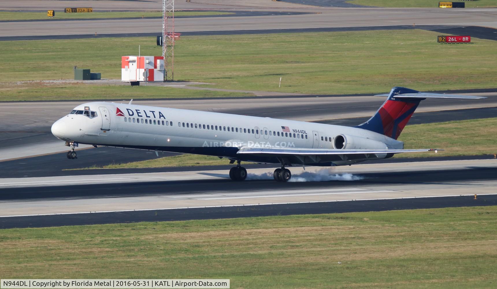 N944DL, 1989 McDonnell Douglas MD-88 C/N 49817, Delta