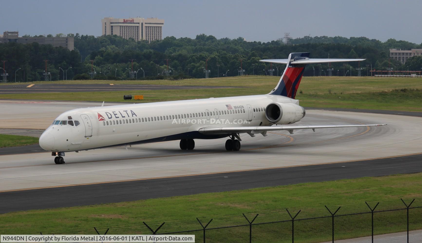 N944DN, 1997 McDonnell Douglas MD-90-30 C/N 53558, Delta