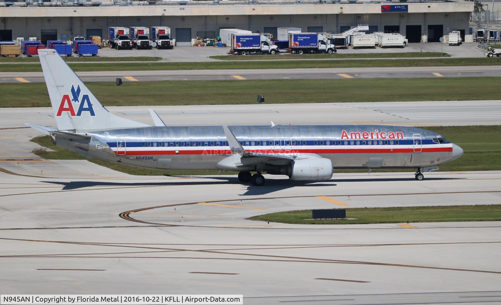 N945AN, 2000 Boeing 737-823 C/N 30085, American