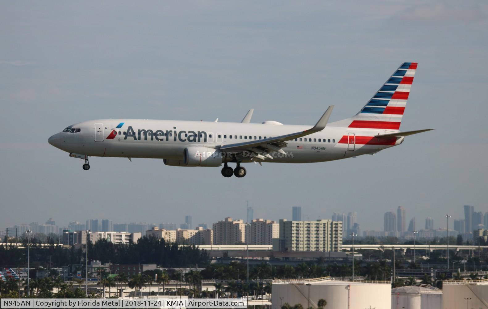 N945AN, 2000 Boeing 737-823 C/N 30085, American