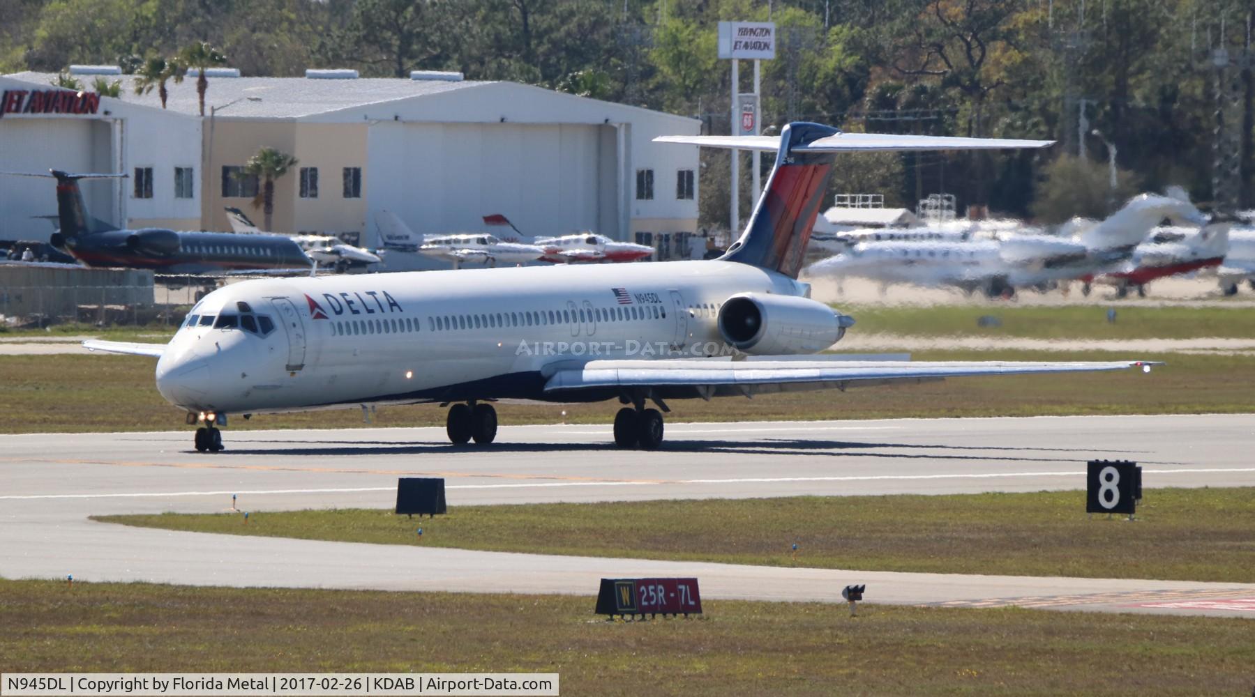 N945DL, 1989 McDonnell Douglas MD-88 C/N 49818, Delta