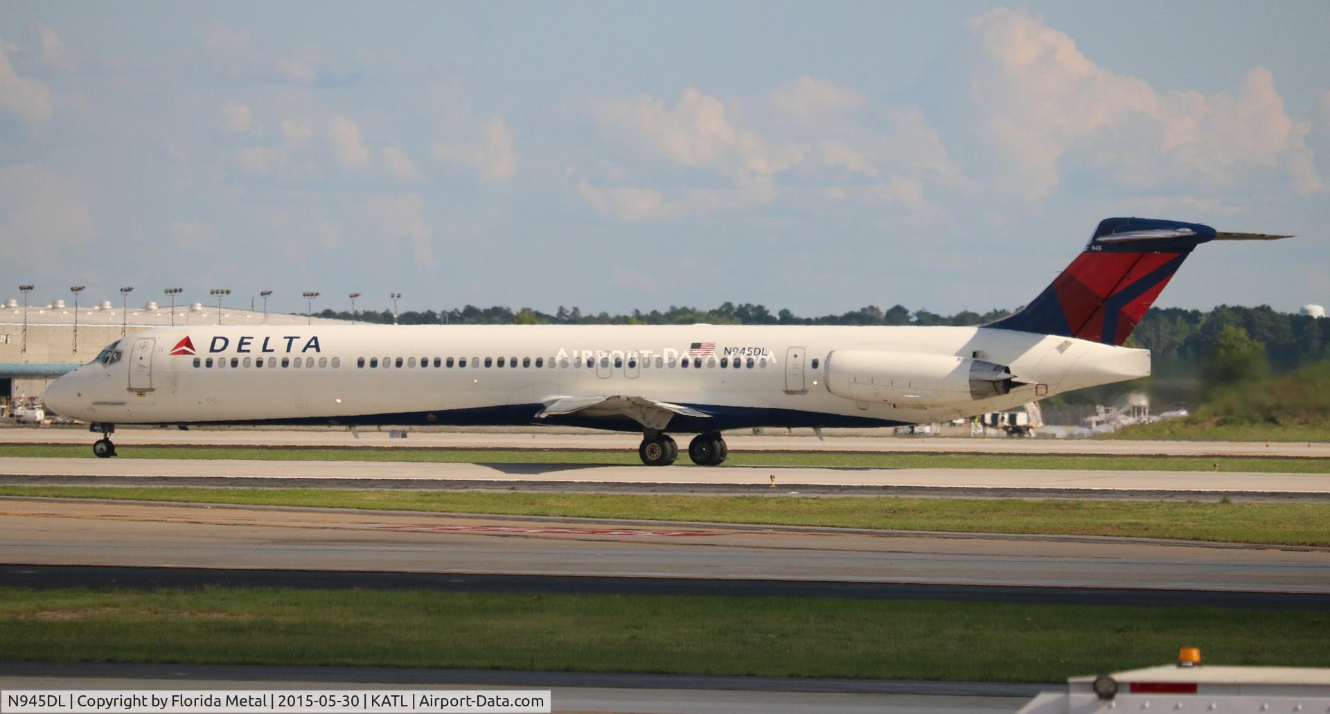 N945DL, 1989 McDonnell Douglas MD-88 C/N 49818, Delta