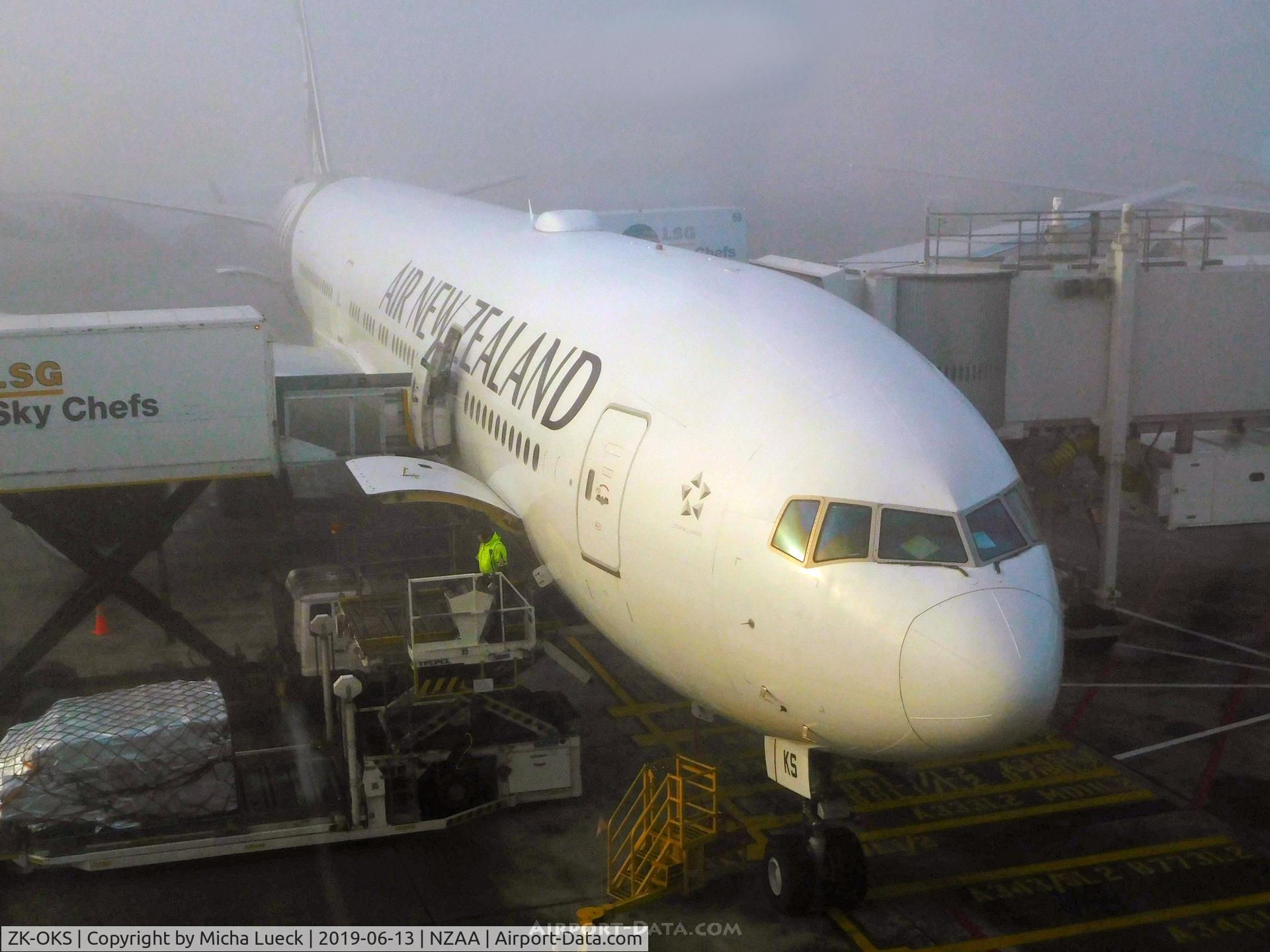 ZK-OKS, 2014 Boeing 777-306/ER C/N 44547, A very foggy morning in Auckland
