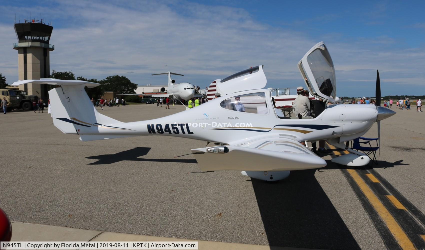 N945TL, 2004 Diamond DA-40 Diamond Star C/N 40.413, DA-40