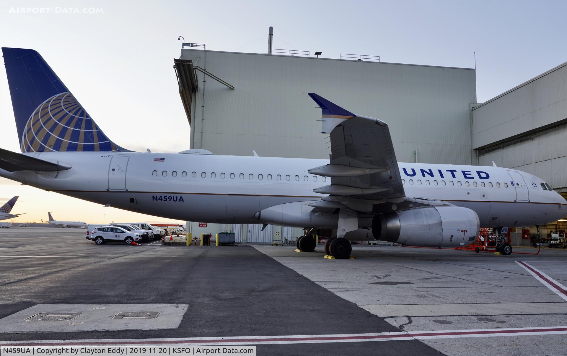 N459UA, 2000 Airbus A320-232 C/N 1192, SFO 2019.