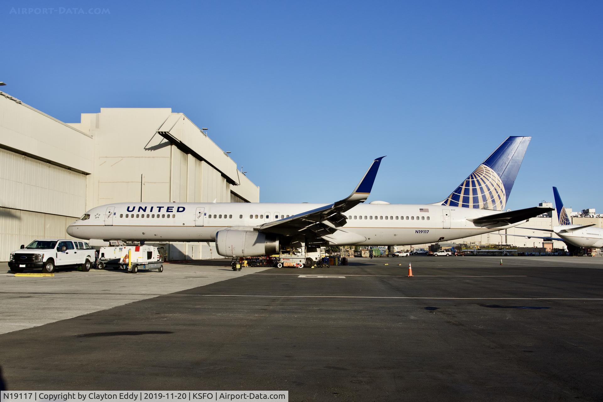 N19117, 1996 Boeing 757-224 C/N 27559, SFO 2019.