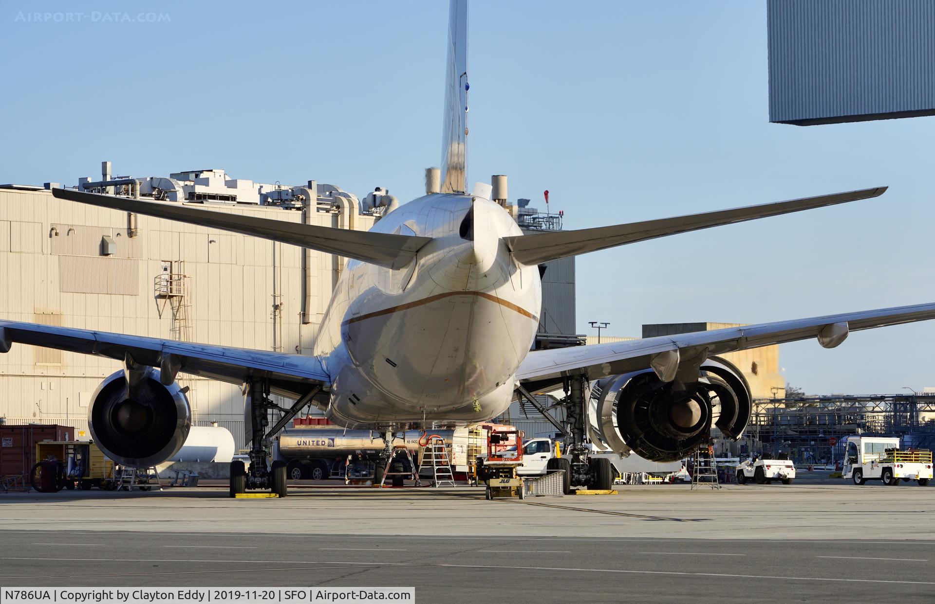 N786UA, 1997 Boeing 777-222/ER C/N 26938, SFO 2019.