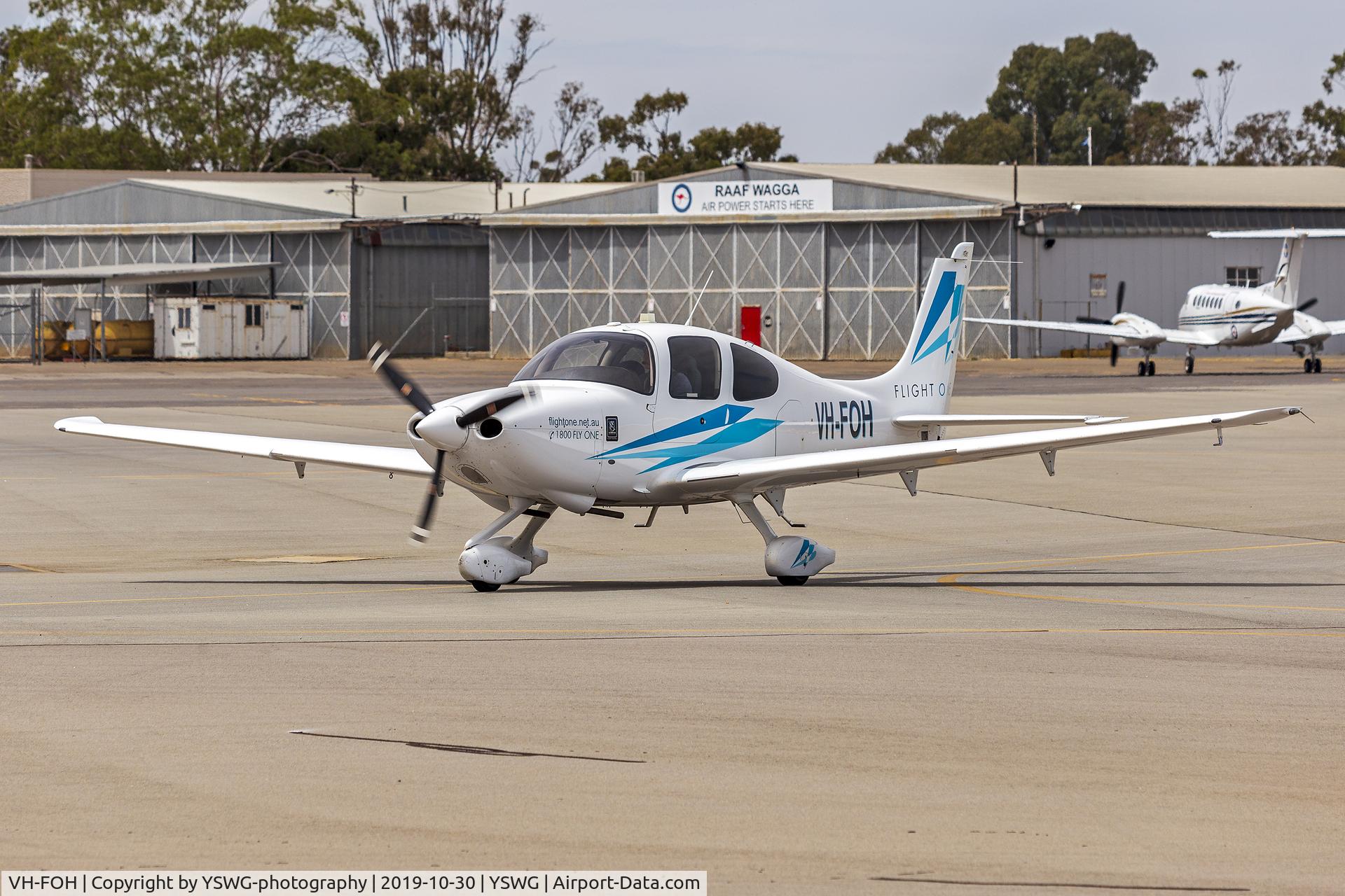 VH-FOH, 2015 Cirrus SR20 C/N 2276, Flight One (VH-FOH) Cirrus SR20 taxiing at Wagga Wagga Airport