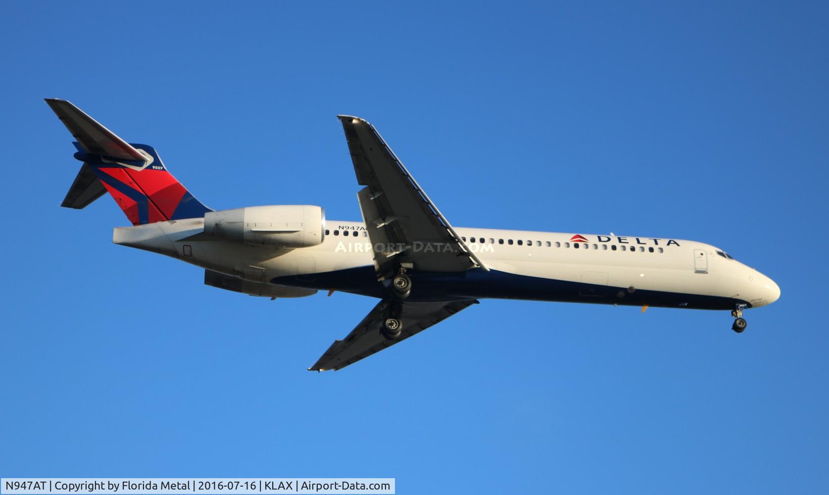N947AT, 1999 Boeing 717-200 C/N 55010, Delta