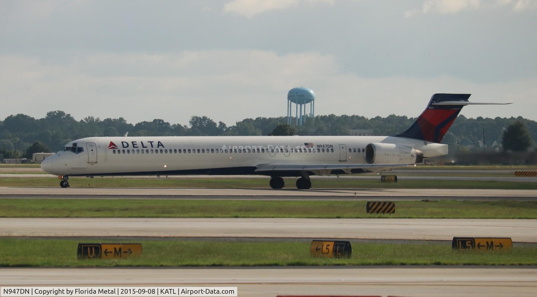 N947DN, 1996 McDonnell Douglas MD-90-30 C/N 53355, Delta
