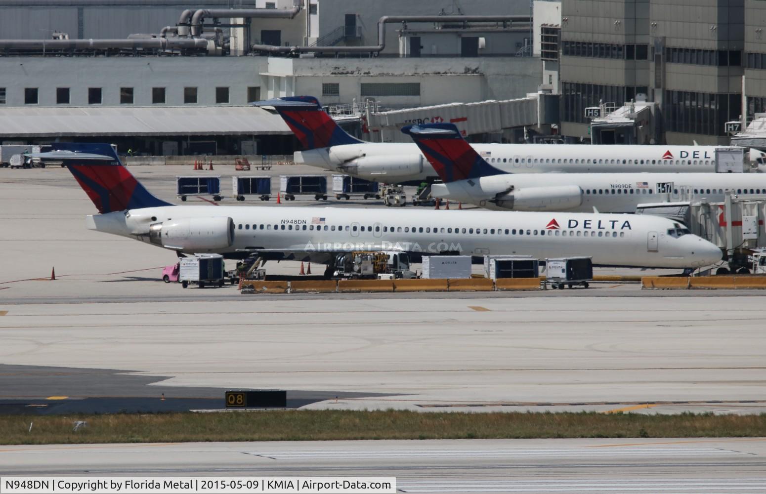 N948DN, 1996 McDonnell Douglas MD-90-30 C/N 53357, Delta