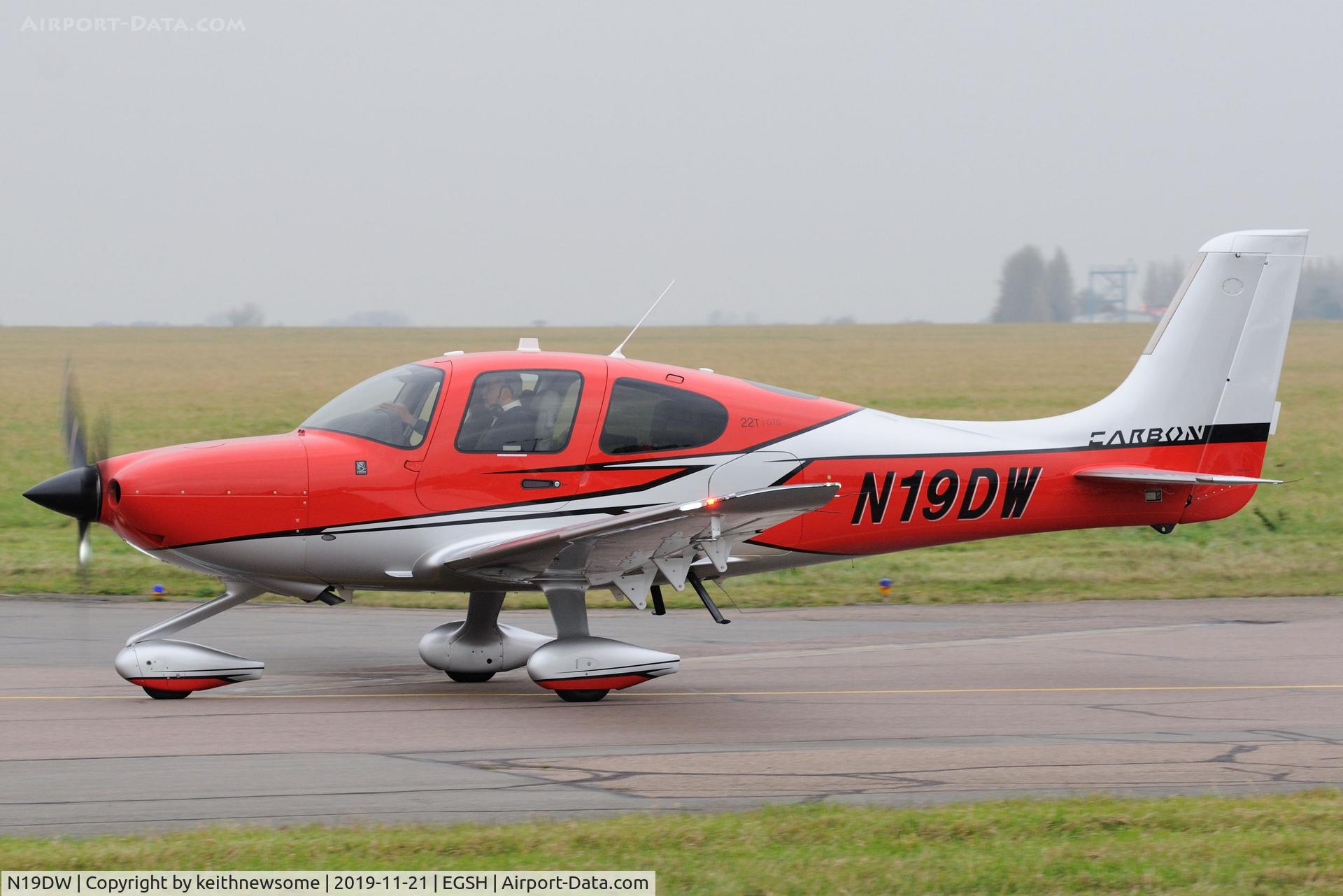 N19DW, 2018 Cirrus SR-22T GTS Carbon C/N 1686, Arriving at Norwich.