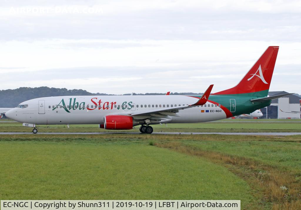 EC-NGC, 2000 Boeing 737-809 C/N 28236, Taxi holding point rwy 02 for departure...
