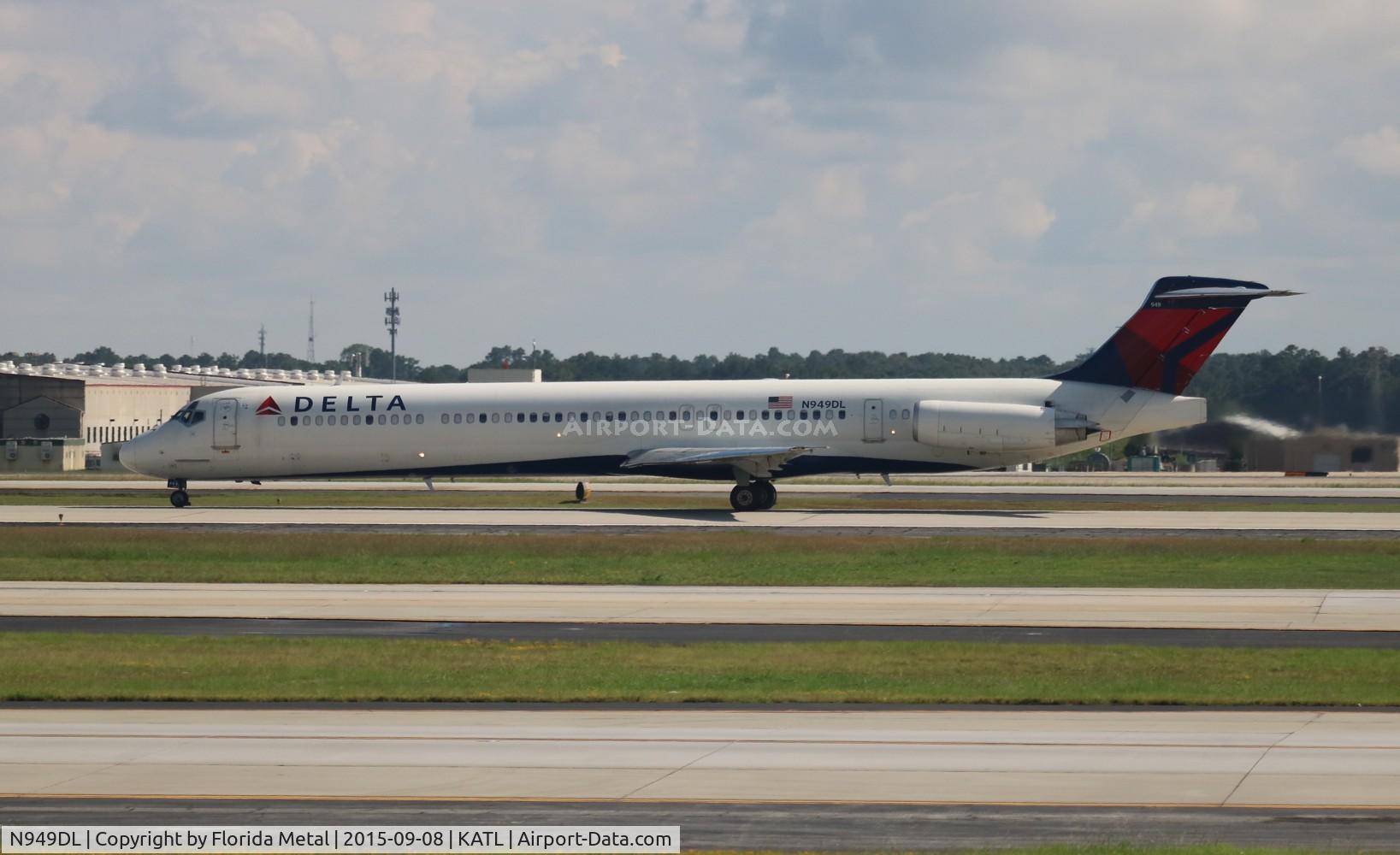 N949DL, 1990 McDonnell Douglas MD-88 C/N 49880, Delta