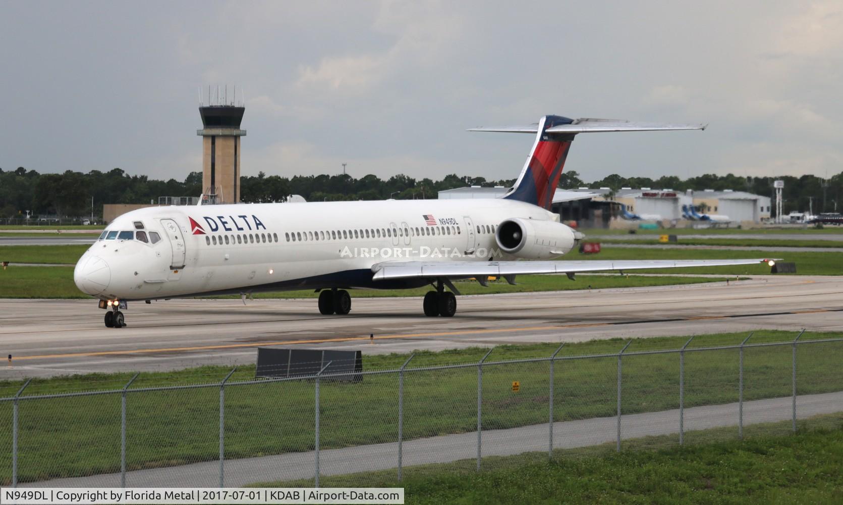 N949DL, 1990 McDonnell Douglas MD-88 C/N 49880, Delta