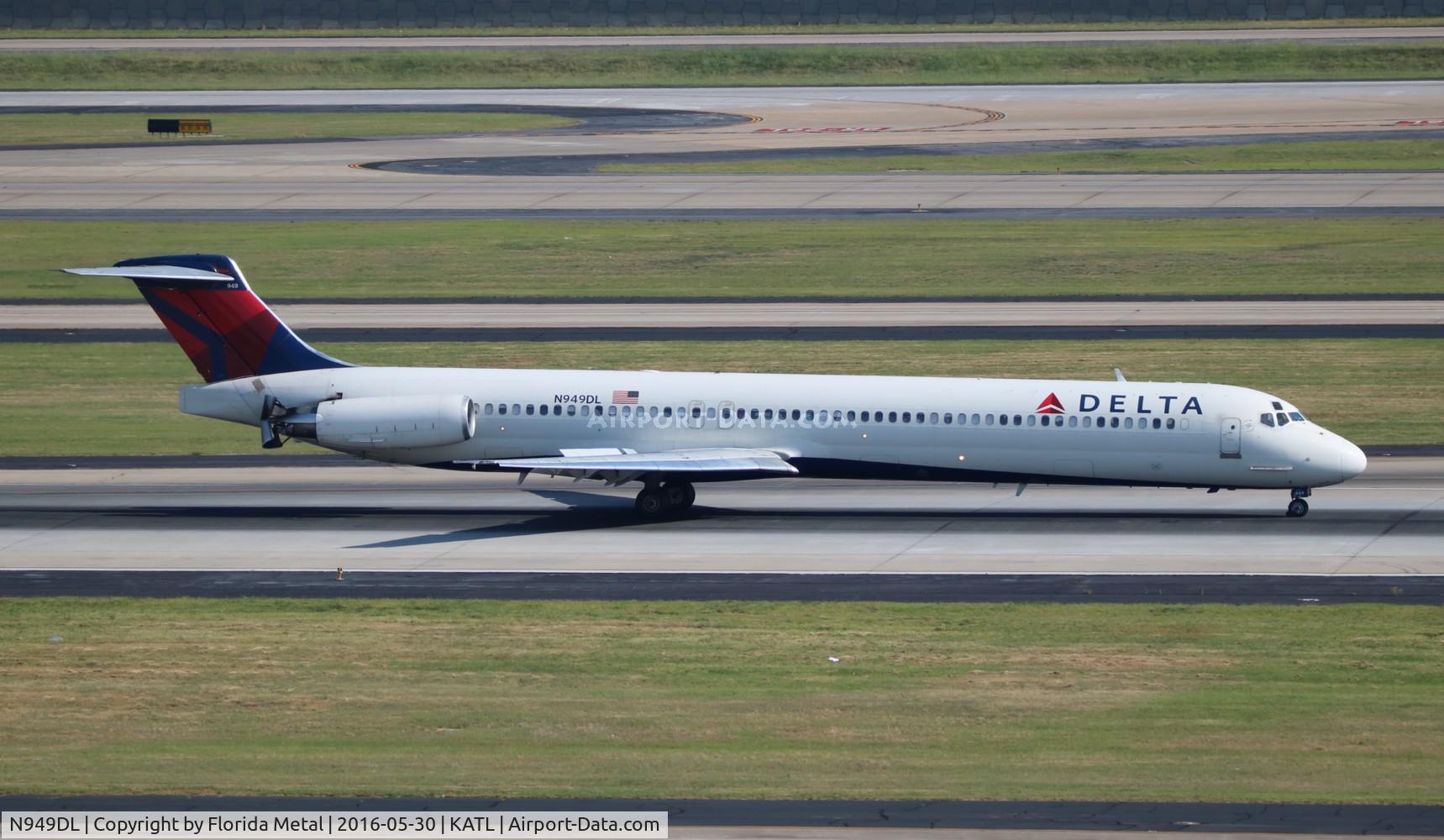 N949DL, 1990 McDonnell Douglas MD-88 C/N 49880, Delta