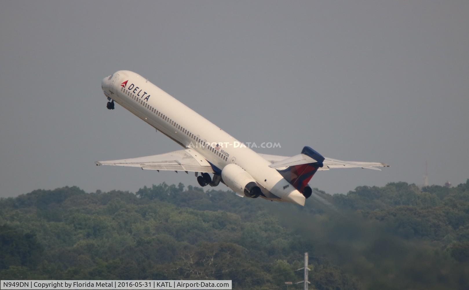 N949DN, 1997 McDonnell Douglas MD-90-30 C/N 53358, Delta