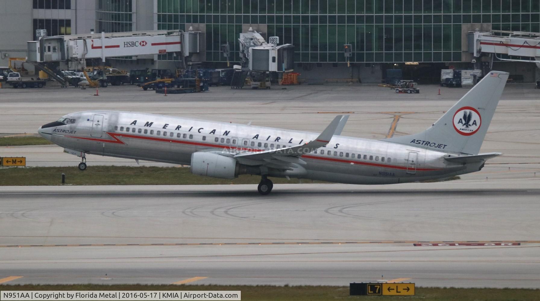 N951AA, 2000 Boeing 737-823 C/N 29538, Astrojet