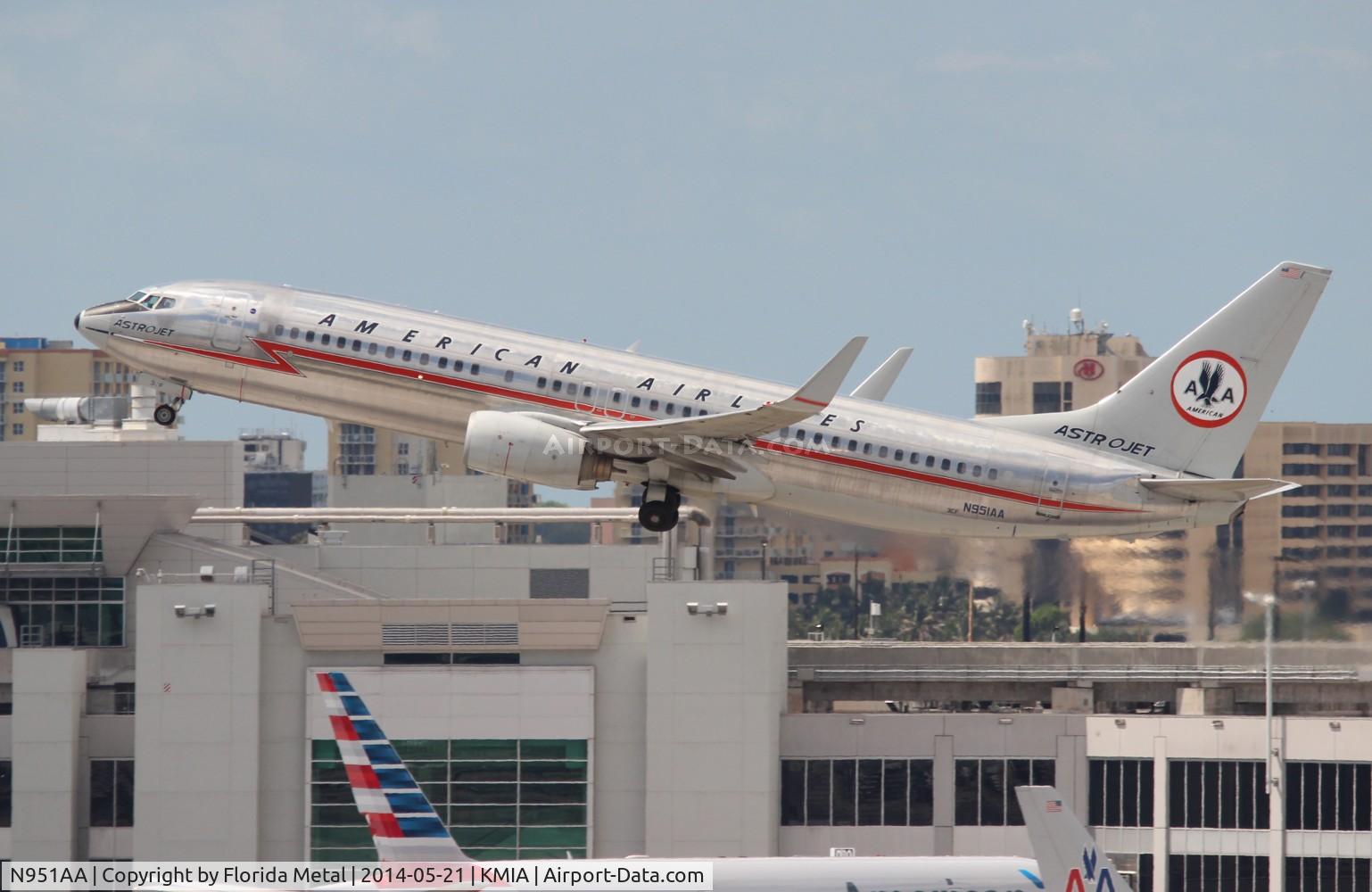 N951AA, 2000 Boeing 737-823 C/N 29538, Astrojet