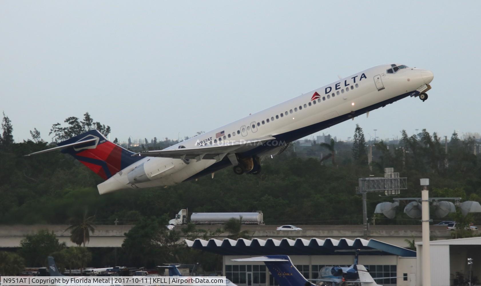 N951AT, 2000 Boeing 717-200 C/N 55013, Delta